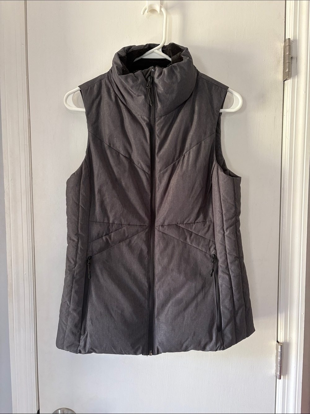 Champion Insulated Zip Vest in Charcoal